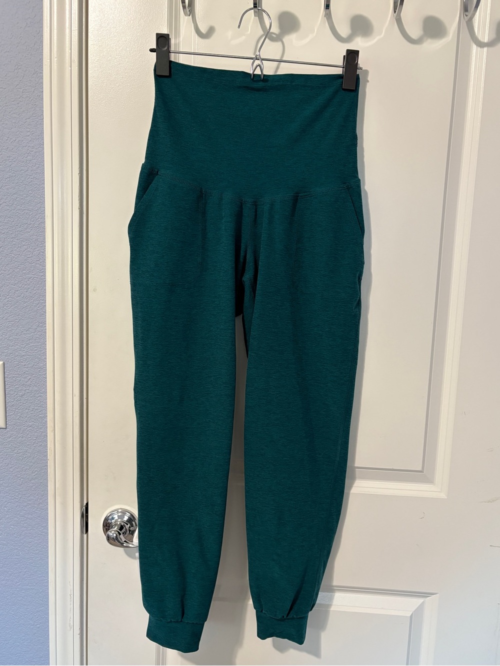 Beyond Yoga Beyond the Bump Spacedye Maternity Joggers Size Small